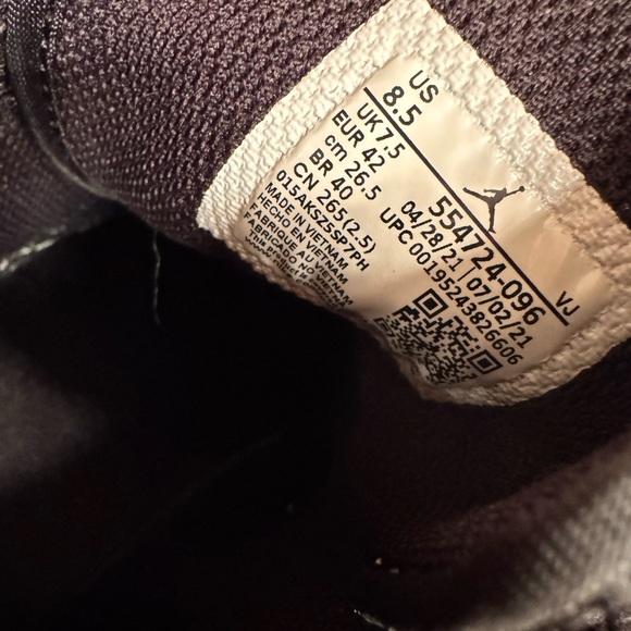 Jordan 1 Mids men’s 8.5 - Picture 7 of 9